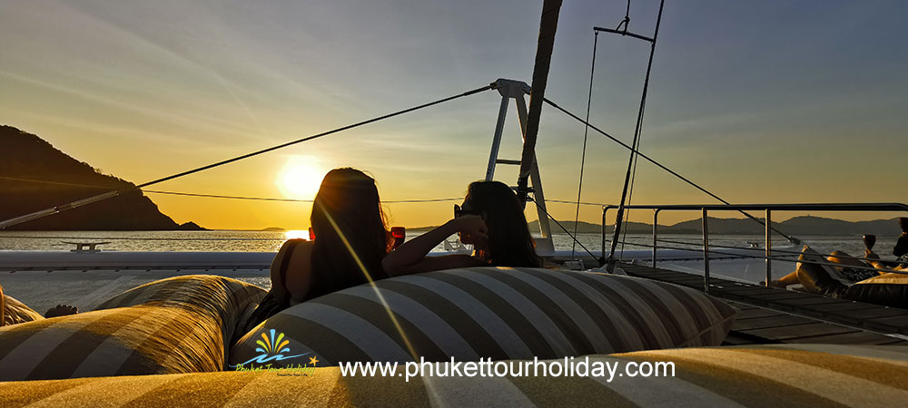 เรือ Lobster Yacht Phuket พระอาทิตย์ตกดิน